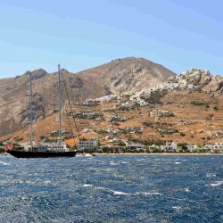 Kykladen Segeln: Gegen den Meltemi von Milos nach Athen